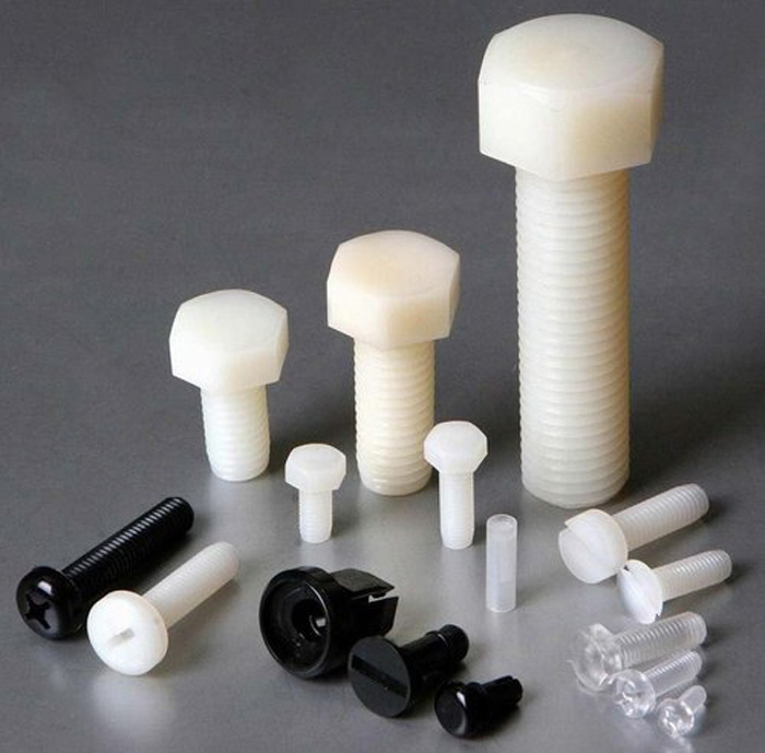 Ứng dụng nhựa kỹ thuật gia công bu lông, ốc vít cơ khí